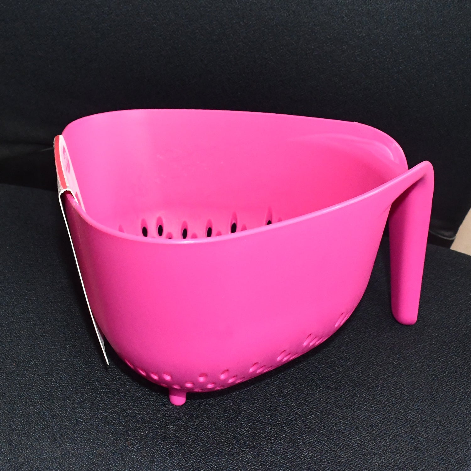 Supermom Plastic Premium Multipurpose Triangular Kitchen Colander (1 Pc) Supermom Plastic Premium Multipurpose Triangular Kitchen Colander (1 Pc)